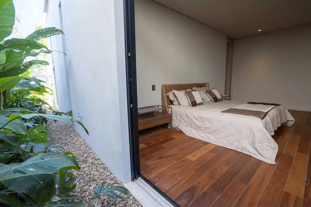 Suíte com abertura para jardim privativo